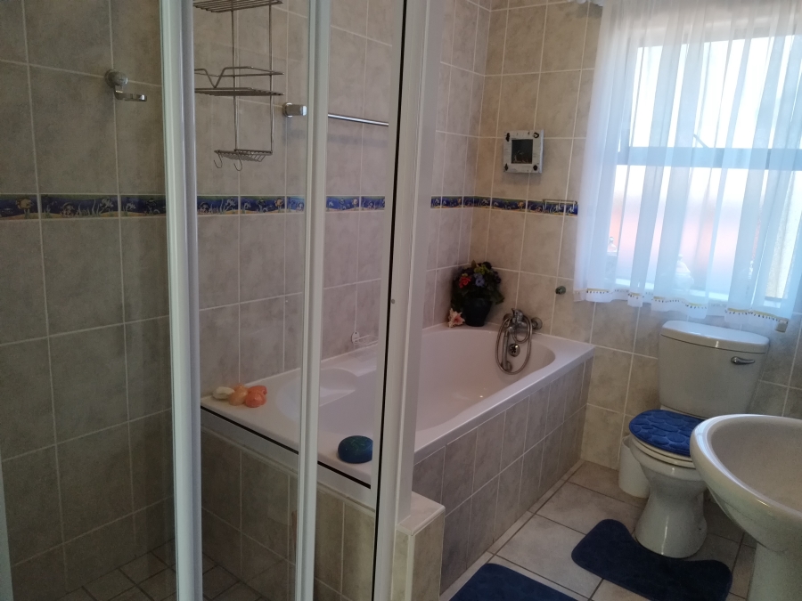 2 Bedroom Property for Sale in Reebok Western Cape